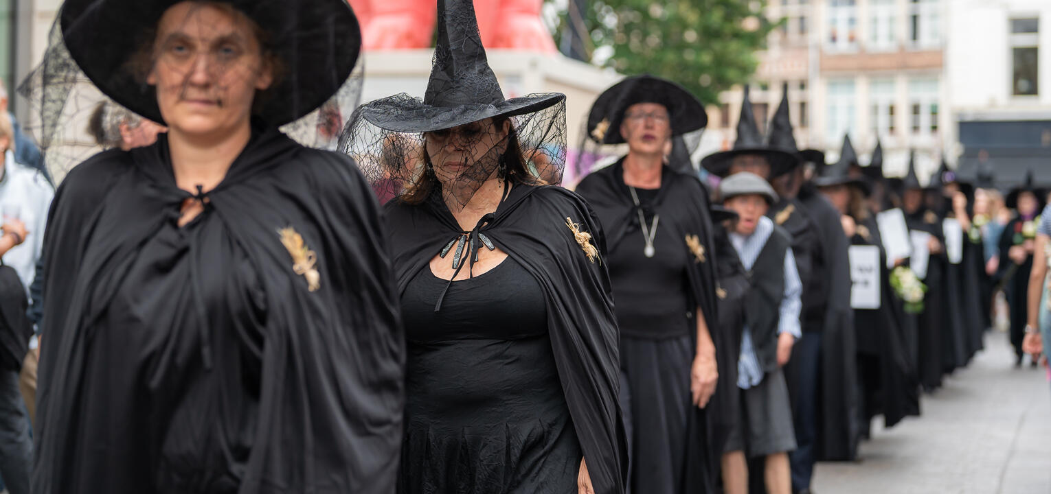 Ook vorig jaar trokken de heksen al door de stad tijdens de Feesten
