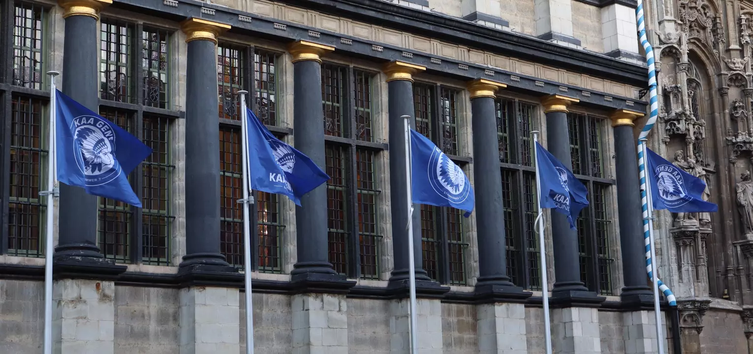Vlaggen KAA Gent stadhuis
