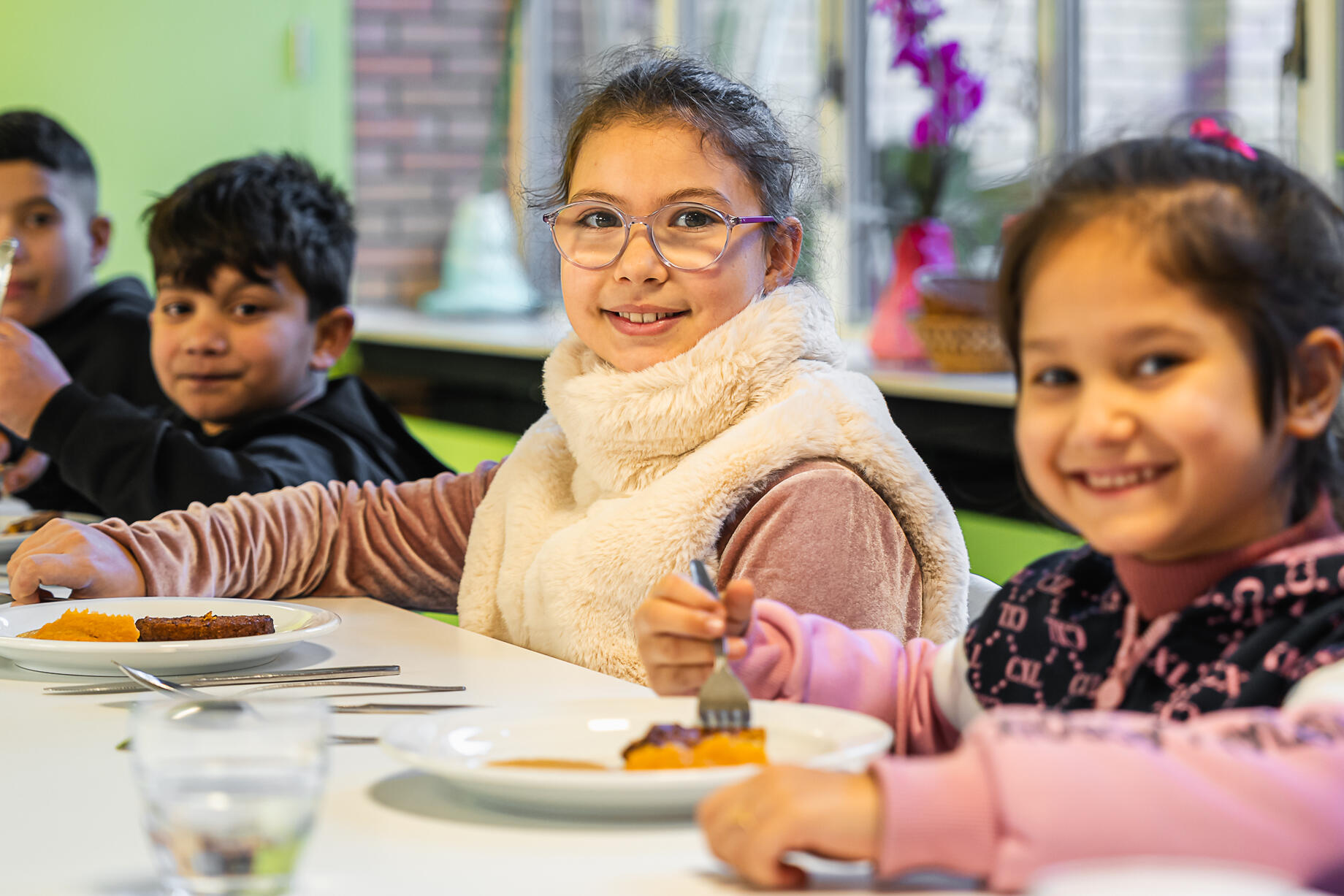 Kinderen eten op school