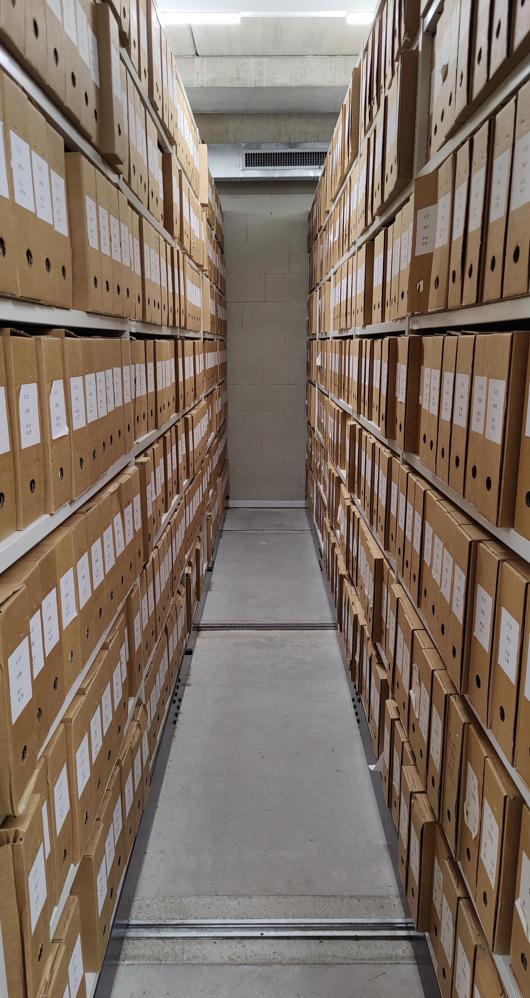De Gentse bouwdossiers verpakt in oude archiefdozen