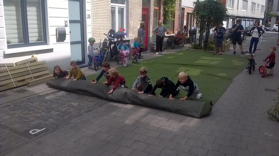 Leefstraat Koolkkapperstraat 2018 Rol de grasmatten uit Foto Stad Gent